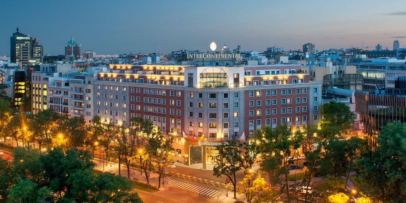 Vista exterior del hotel, ubicado en pleno Paseo de la Castellana, en Madrid. 