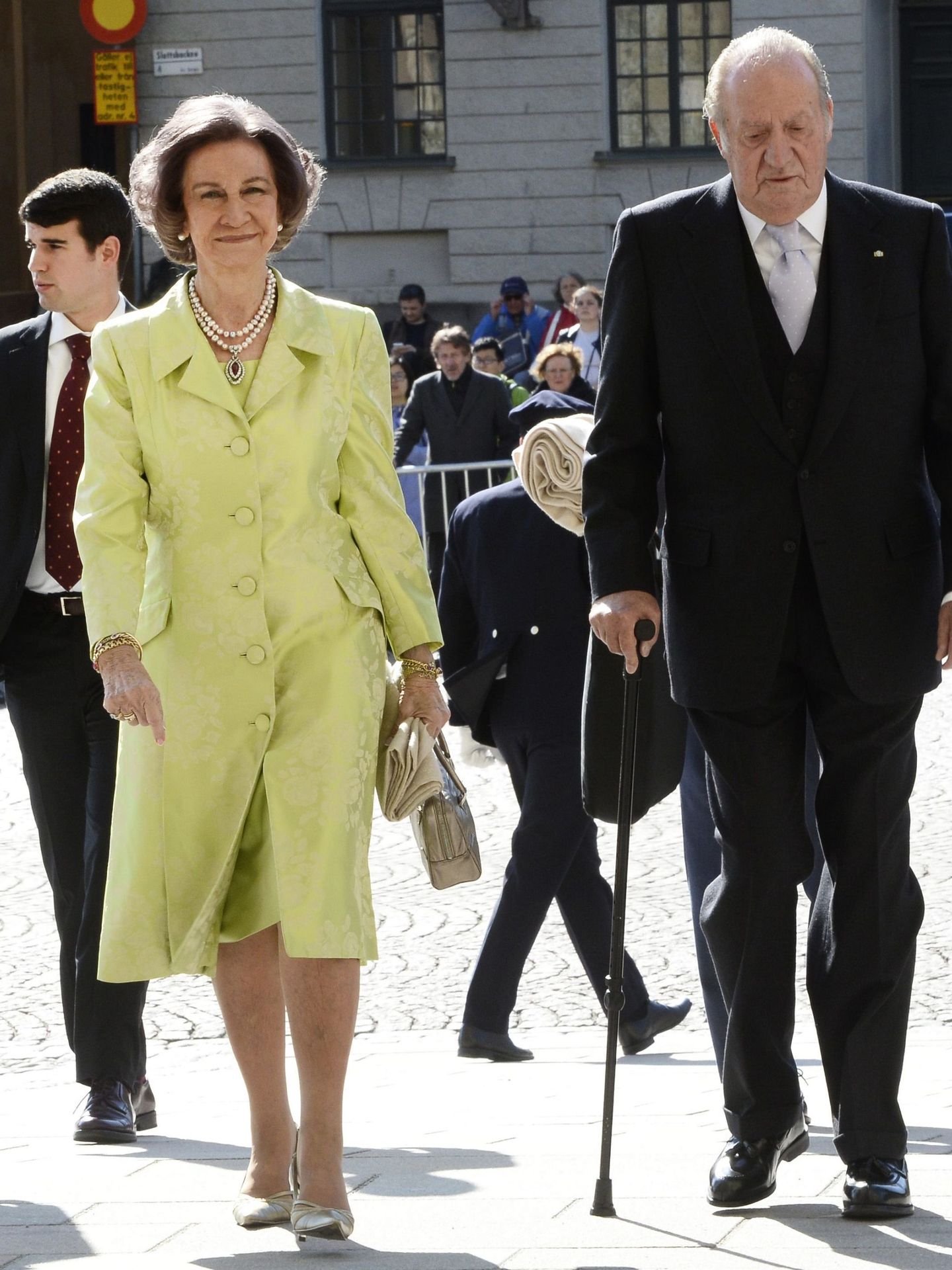 Los reyes Juan Carlos y Sofía llegando a las celebraciones por el 70º cumpleaños del rey Carlos Gustavo de Suecia. (EFE)