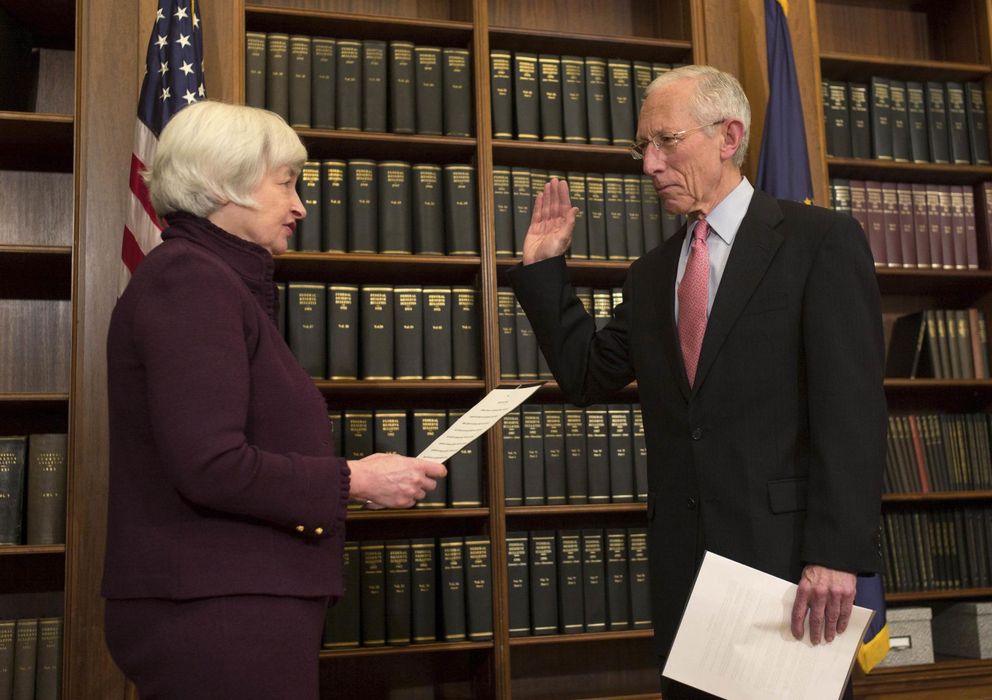 Foto: La presidenta de la Fed, Janet Yellen, durante el juramento de su número 2 en la Fed, Stanley Fischer
