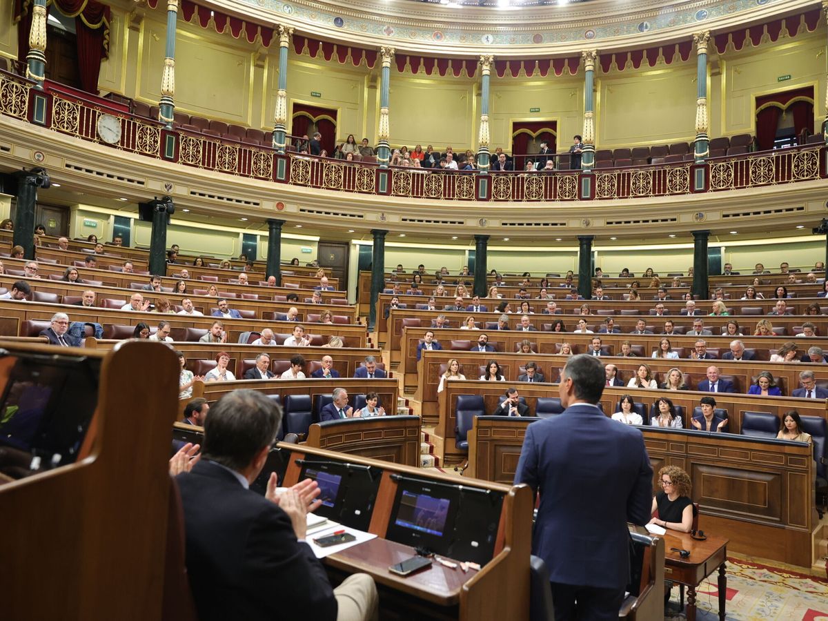 Foto: El presidente del Gobierno, Pedro Sánchez, en su escaño del Congreso. (Europa Press/Jesús Hellín) 