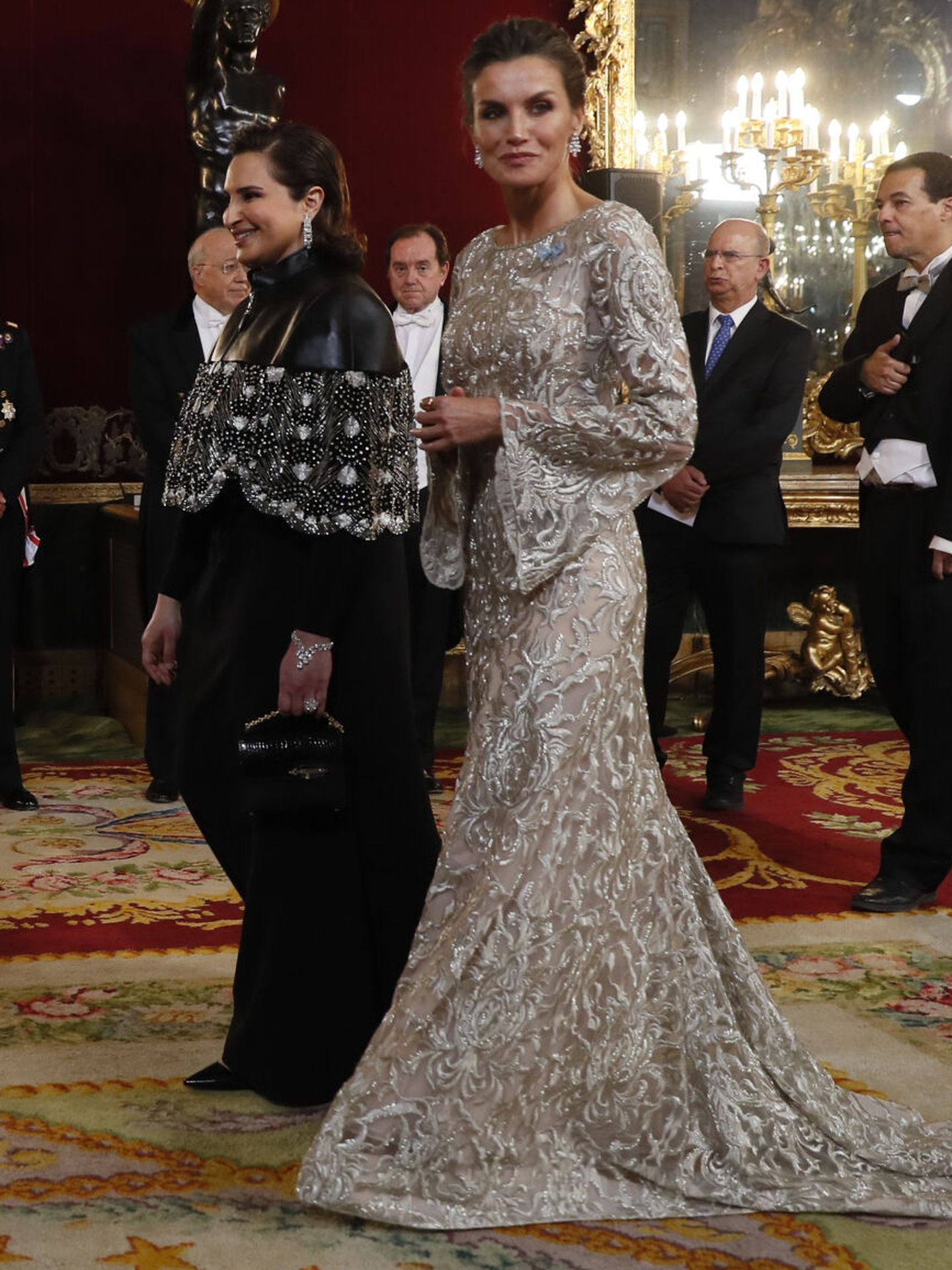 La Reina, con su vestido de Gabriel Lage. (EFE)