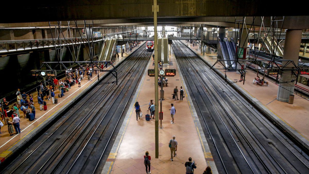 La estación de Recoletos (Madrid) permanece cerrada este lunes por el descarrilamiento de un tren