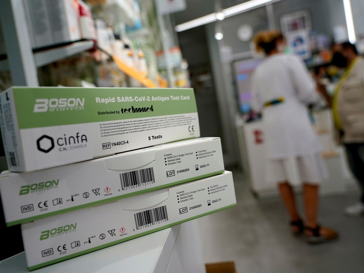 Foto: Tests de antígenos en farmacia. (REUTERS/Juan Medina)