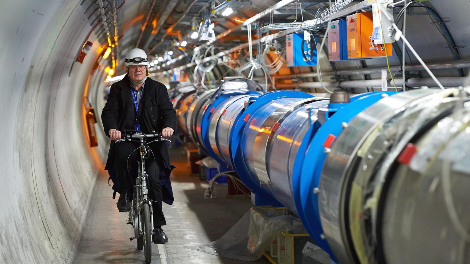 Foto: El Gran Colisionador de Hadrones vuelve a la carga (Fotografía: EFE/EPA/Adam Warzawa))