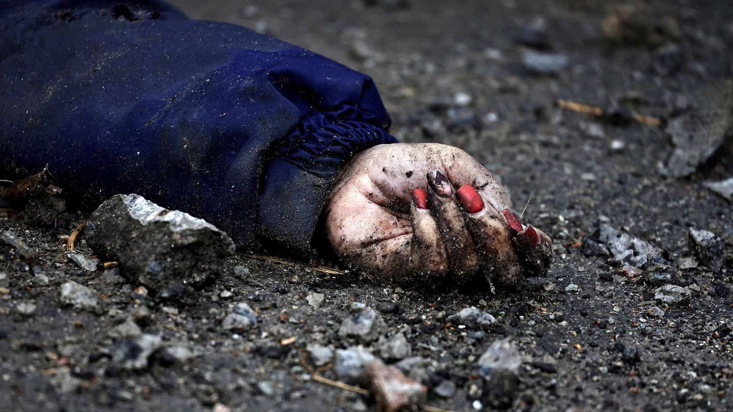 Una mujer fallecida en Bucha. (Reuters/Zohra Bensemra)