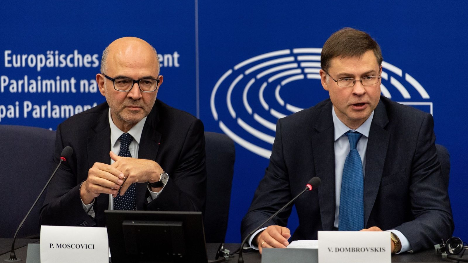 Foto: Pierre Moscovici y Valdis Dombrovskis. (EFE)