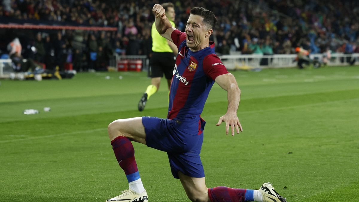 Robert Lewandowski salva al Barcelona de la tragedia en la visita del Valencia (4-2)