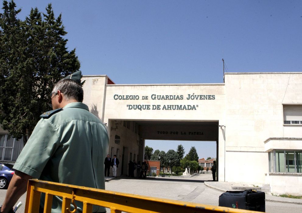 Foto: Imagen de la entrada al recinto de la escuela de la Guardia Civil de Valdemoro (Madrid), donde en 2010 se registró una explosión. (Efe)