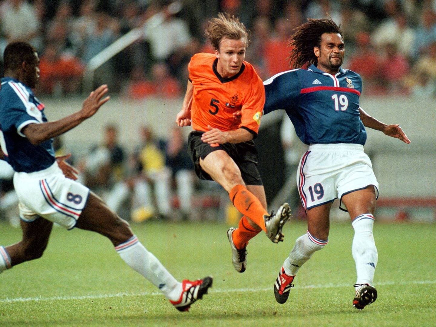 Christian Karambeu (d), con la selección francesa en la Eurocopa del año 2000. (Imago)
