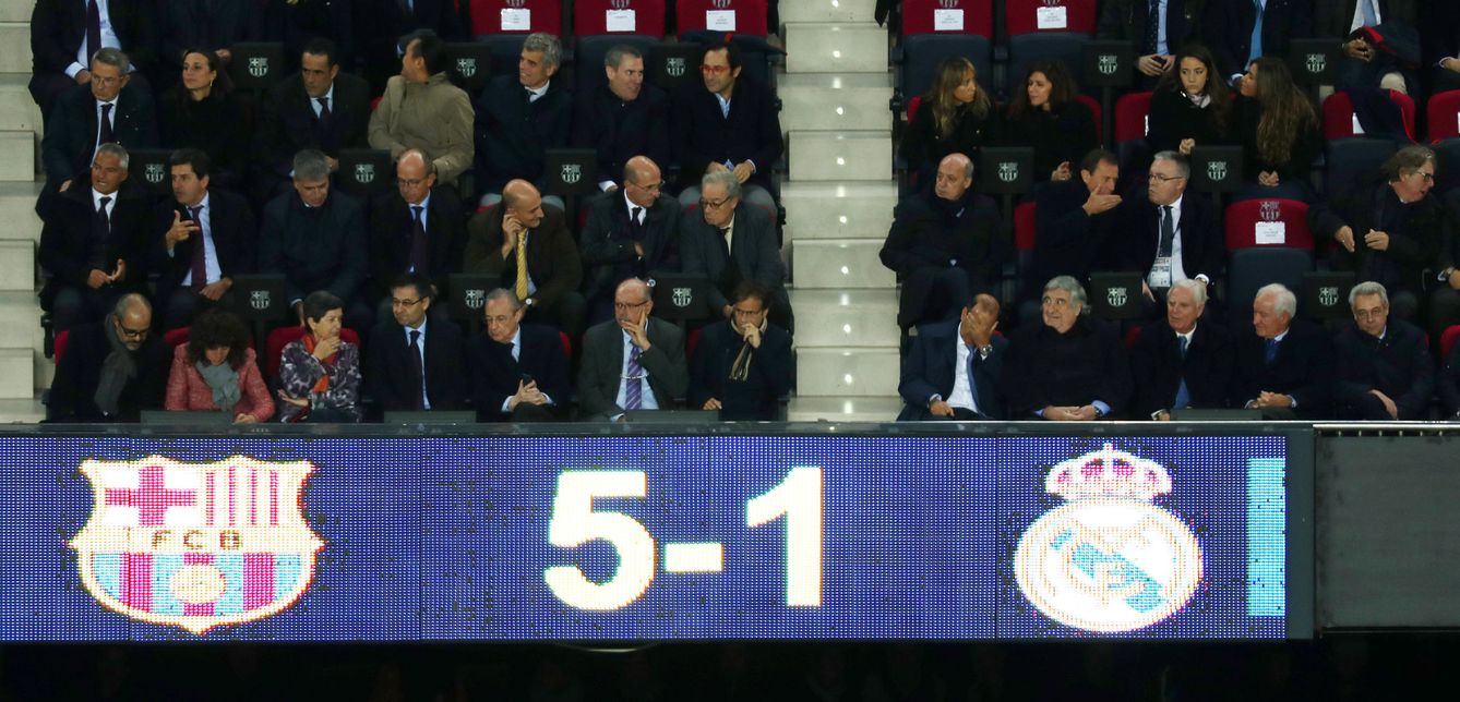 El palco del Camp Nou, con Florentino Pérez en él. (EFE)