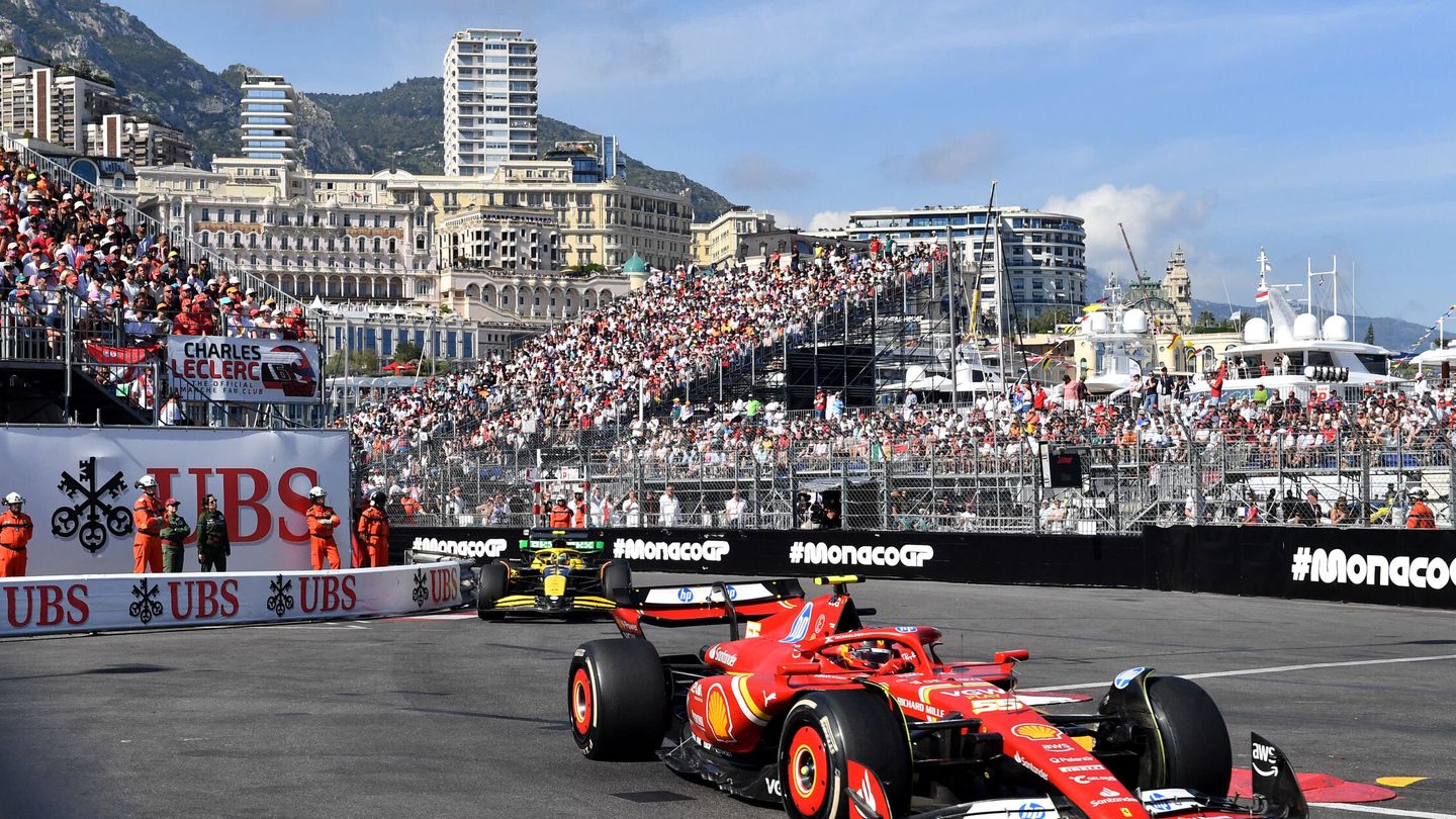Sainz se pasó la carrera embutido entre los McLaren. (Reuters/Jennifer Lorenzini)