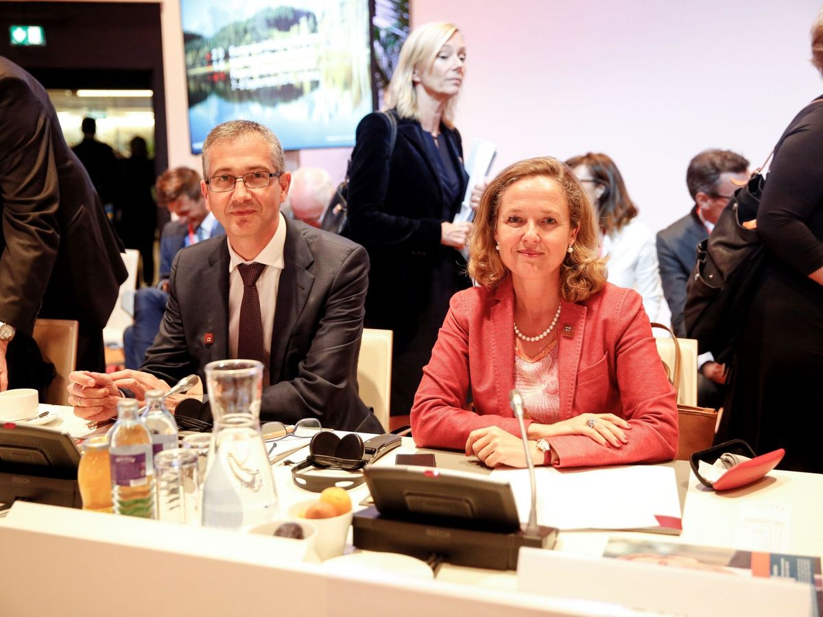 Foto: El gobernador del Banco de España, Pablo Hernández de Cos, y la vicepresidenta del Gobierno, Nadia Calviño. (EFE)