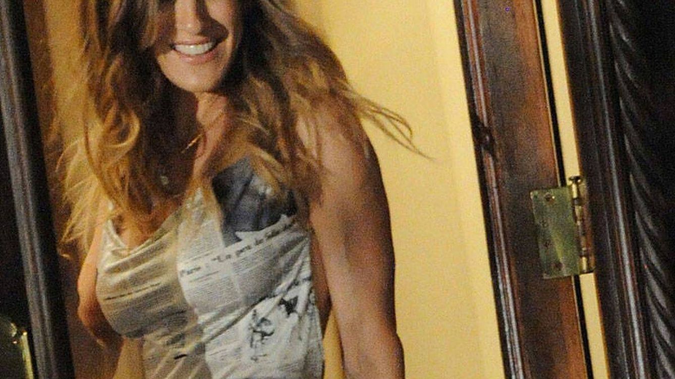 El mítico vestido de papel de periódico de Carrie Bradshaw, a subasta por más de 15.000 euros