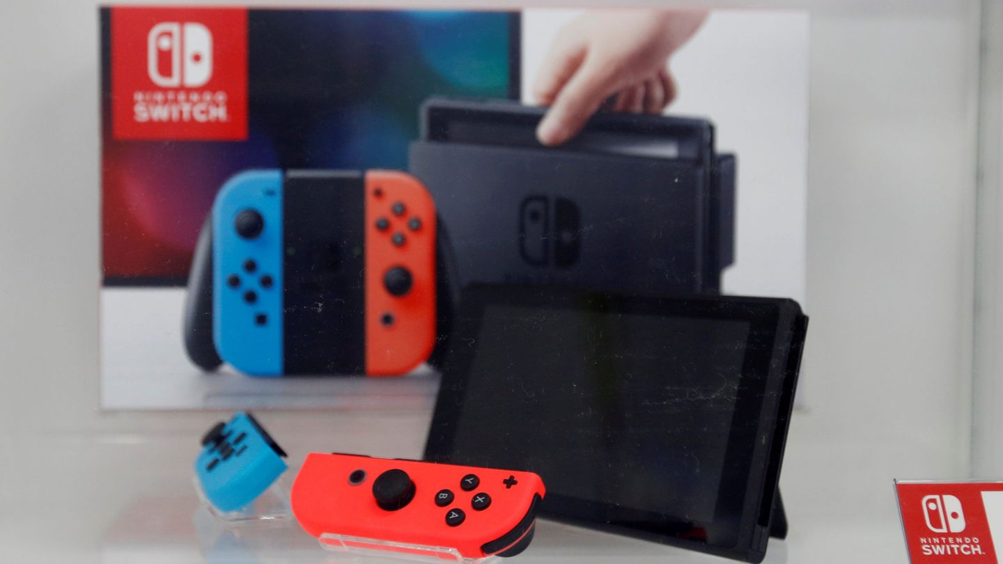 FILE PHOTO: A Nintendo Switch game console is displayed at an electronics store in Tokyo, Japan March 3, 2017.  REUTERS Toru Hanai File Photo             GLOBAL BUSINESS WEEK AHEAD      SEARCH GLOBAL BUSINESS 30 OCT FOR ALL IMAGES
