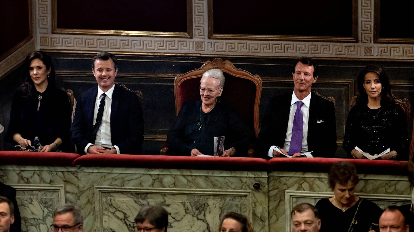 La familia real danesa en el concierto conmemorativo por el aniversario de la muerte del príncipe Henrik. (Kongehuset)