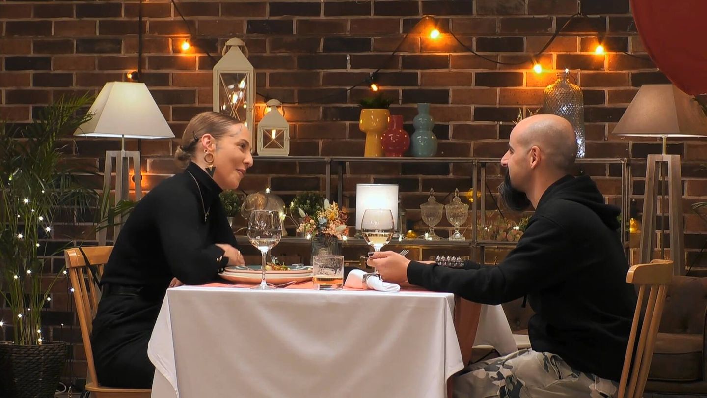 Amaya y Rubén se conocen en el restaurante de 'First Dates'. (Mediaset)
