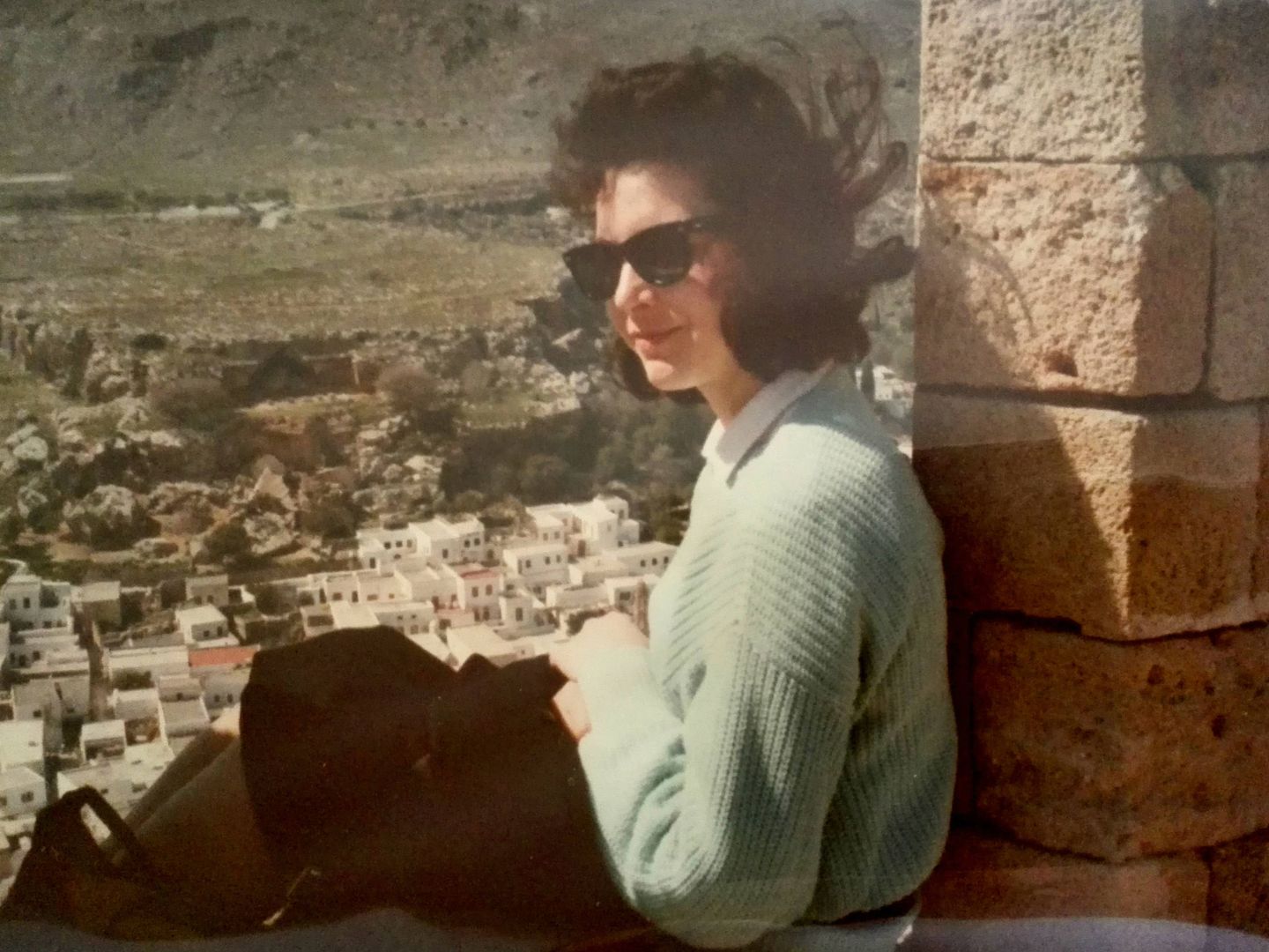 Mi madre en Grecia durante su luna de miel.