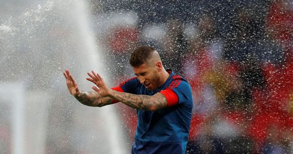 Foto: Sergio Ramos, durante el calentamiento del Inglaterra-España disputado en Wembley. (Reuters)