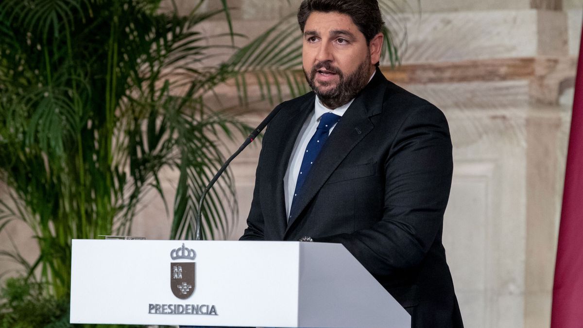 López Miras toma posesión como presidente de Murcia y urge a trabajar para proteger el Mar Menor