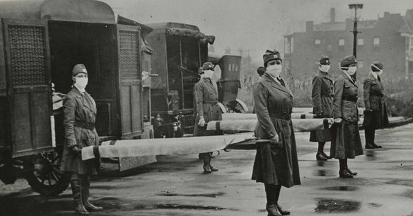 Foto: Cuerpo de la Cruz Roja en St. Louis durante la epidemia de gripe de 1918. (Universal History Archive)