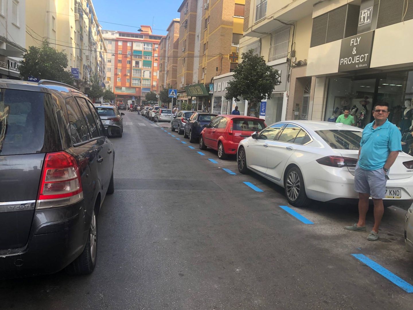 Zona azul en la calle Alfambra de Málaga (Agustín Rivera).