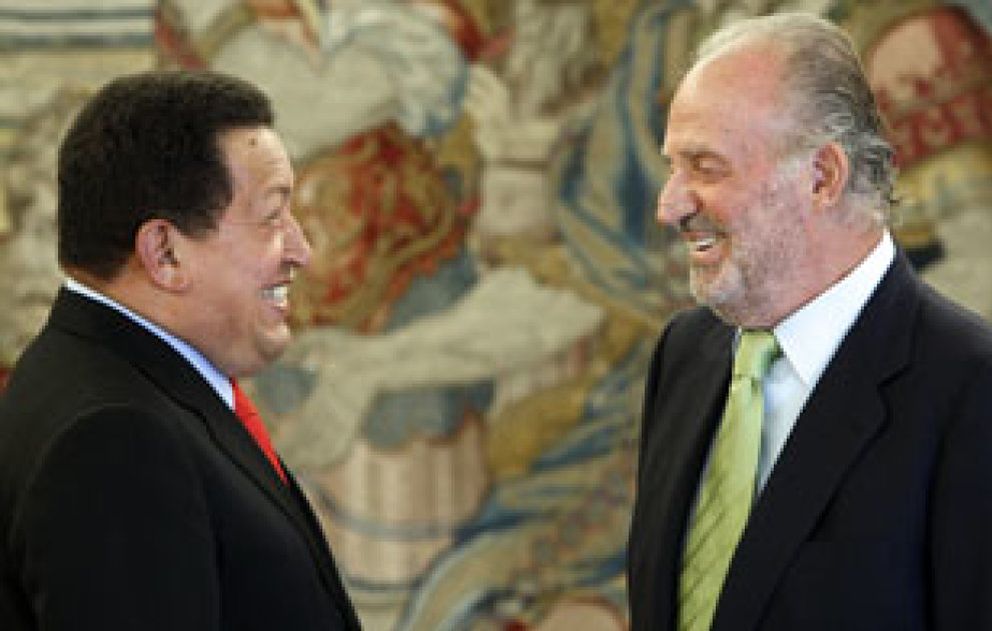 Foto: Chávez ofrece a sus "amigos" el Rey y Zapatero una relación "de igualdad"