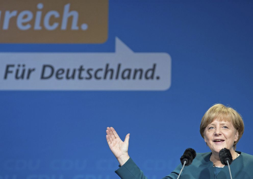 Foto: La canciller alemana Angela Merkel pronuncia un discurso (Efe)