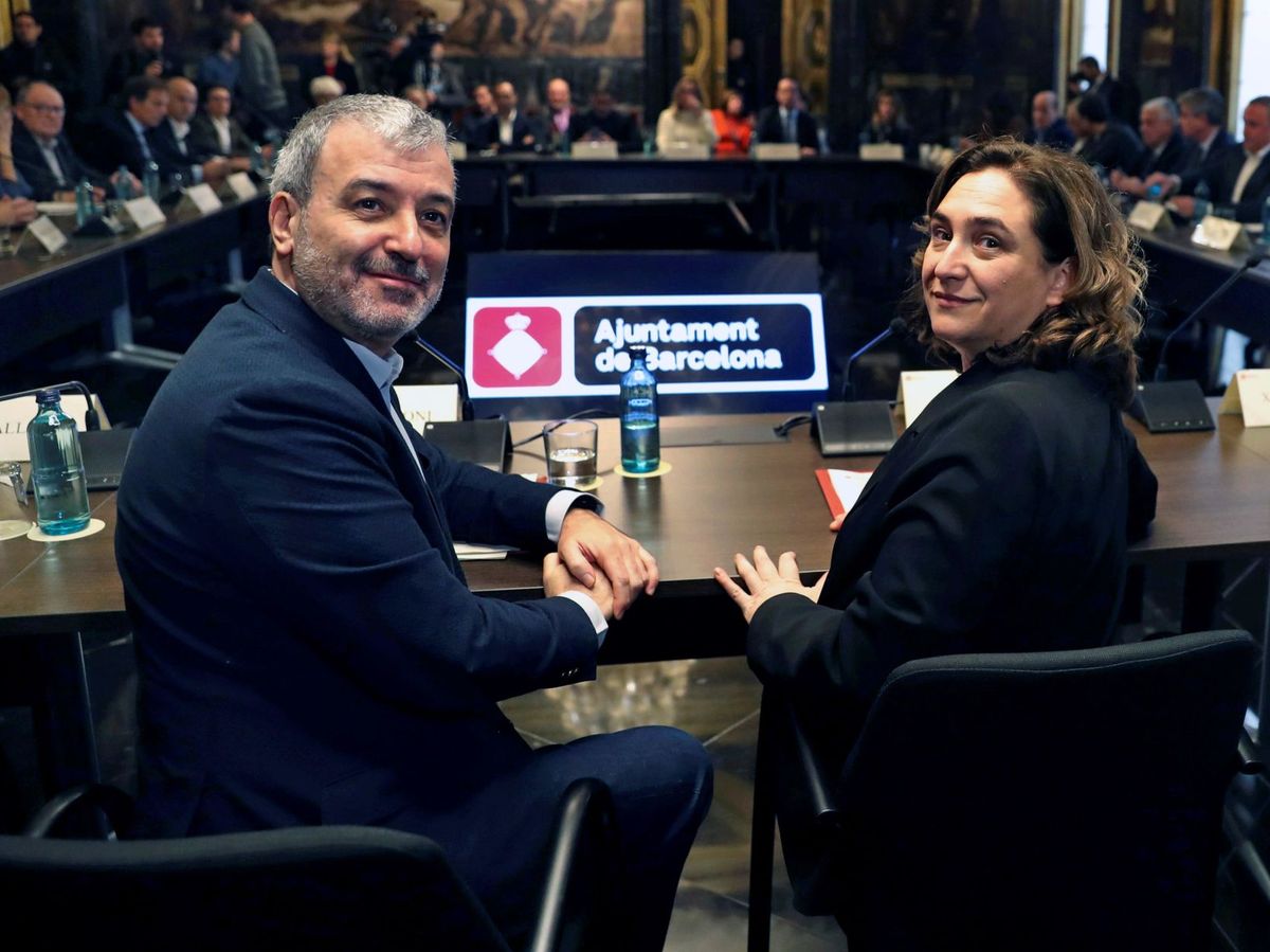 Foto: La alcaldesa de Barcelona, Ada Colau (d), y el primer teniente de alcaldía, Jaume Collboni. (EFE)