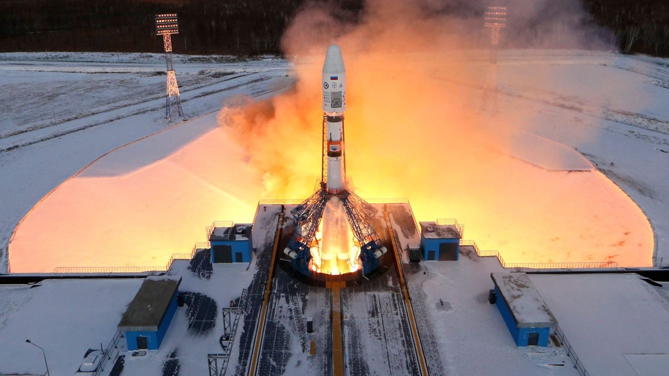 Foto: Lanzamiento de un cohete Soyuz-2.1b para poner en órbita un satélite de la serie Meteor-M en el cosmódromo Vostochny. (EFE)