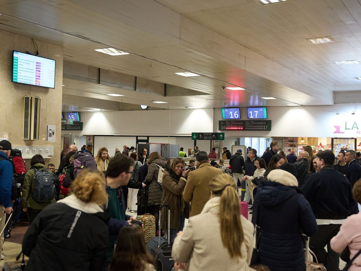 Foto: Huelga de Renfe y Adif este 9 de febrero: consulta los trenes afectados, horarios y servicios mínimos (Jesús Hellín/Europa Press)