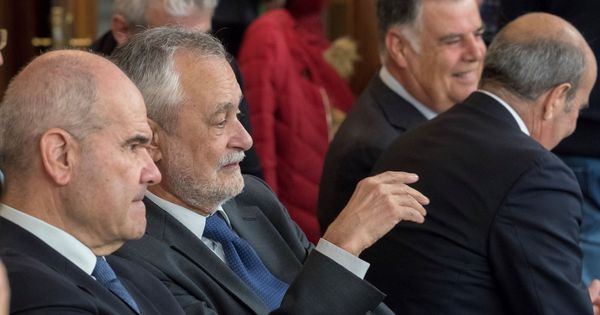 Foto: Los expresidentes Manuel Chaves y José Antonio Griñán, durante el juicio. (EFE)
