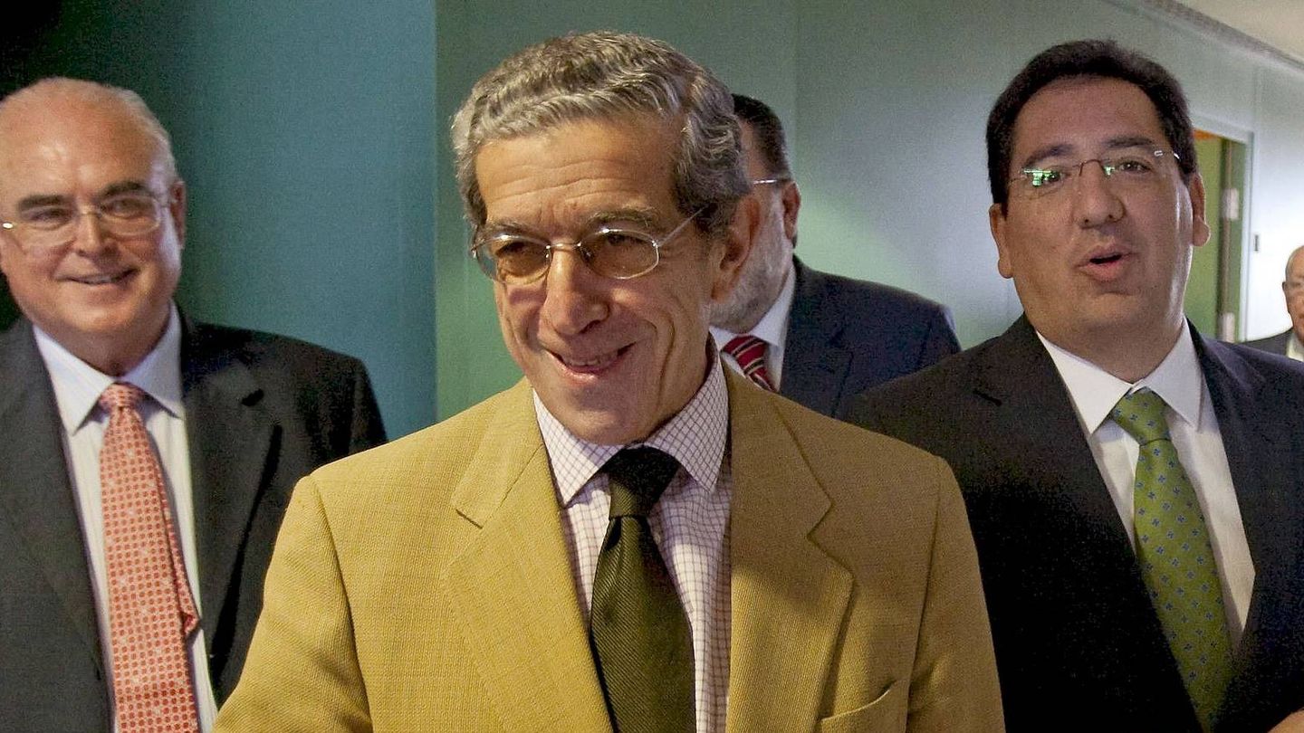 Braulio Medel junto a colegas y autoridades de Andalucía en 2009. (EFE/José Manuel Vidal)