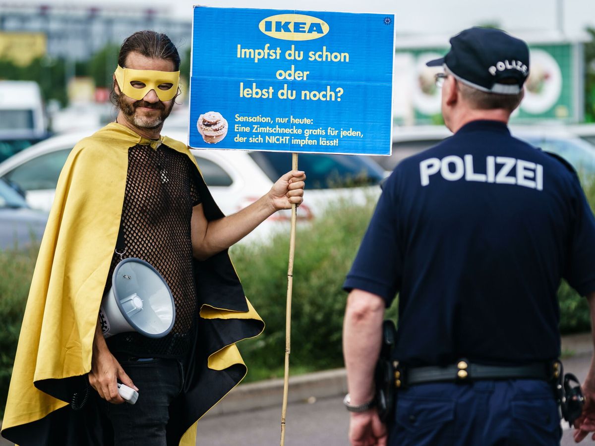 Foto: Un manifestante contra las vacunas en Alemania. (EFE/Clemens Bilan)