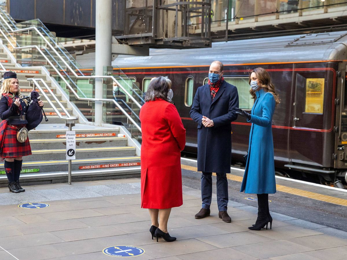 Foto: Los duques de Cambridge, a su llegada a Edimburgo. (Reuters)