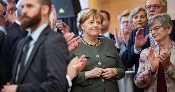 Foto: La canciller alemana, Angela Merkel, asiste a la recepción anual de la Federación de Expellees 2019 este martes en Berlín. (EFE)
