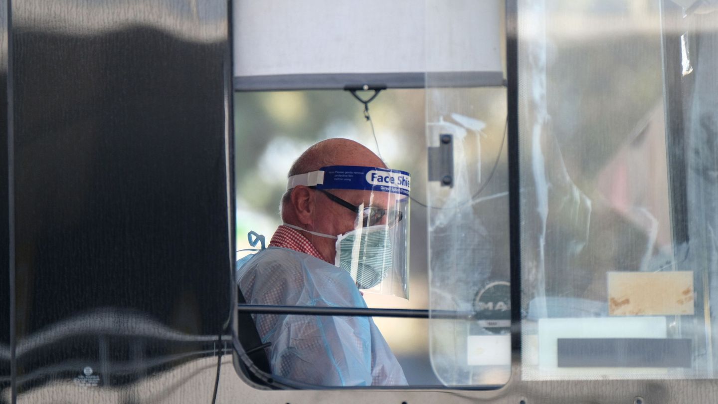 Sanitario esperando en un hospital de EEUU. (Reuters)