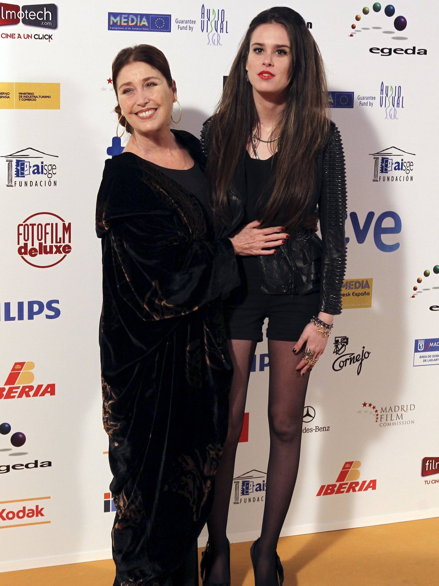 Verónica y María Forqué, durante la celebración de unos Premios Forqué. (EFE)