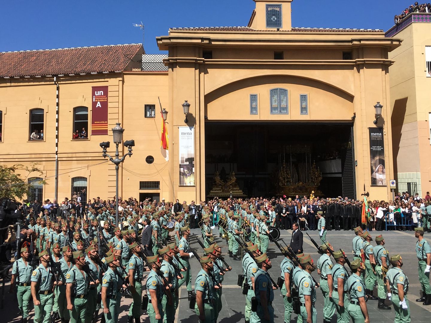 Jueves Santo en Málaga: la Legión desfila con el Cristo de Mena. (Toñi Guerrero)