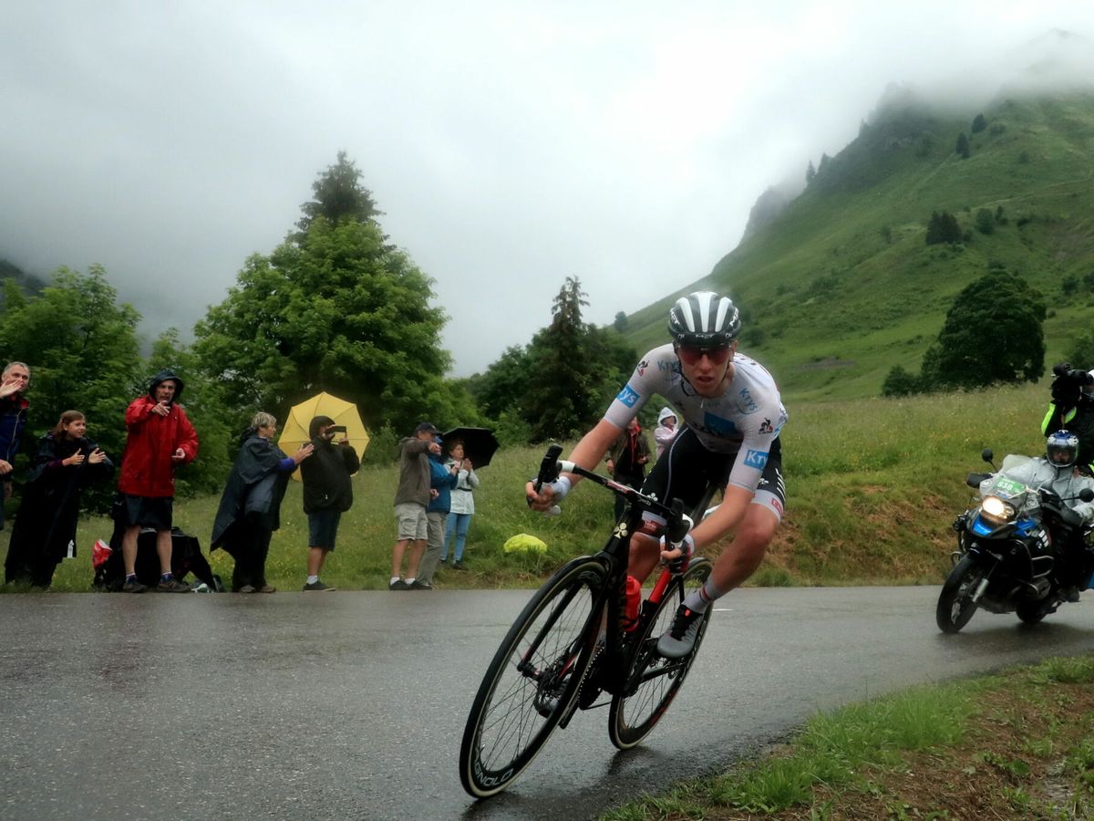 Foto: Tadej Pogacar en plena acción durante el Tour de Francia. (EFE)