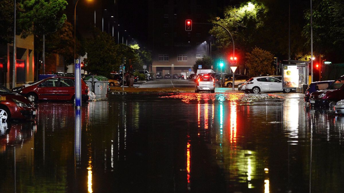 Inundaciones en Valladolid a causa de una intensa tormenta que ha anegado la ciudad
