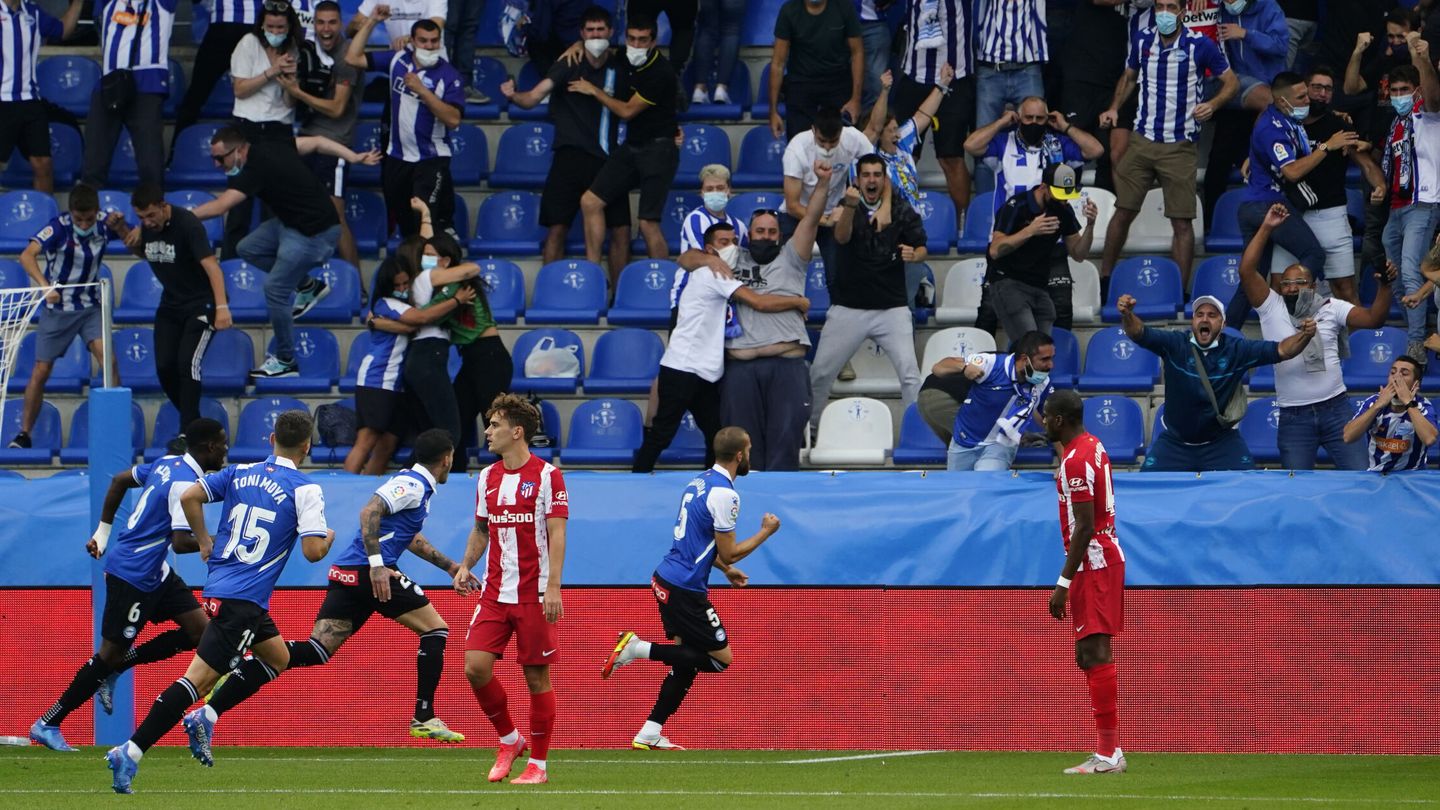 Víctor Laguardia celebra el 1-0. (Reuters)