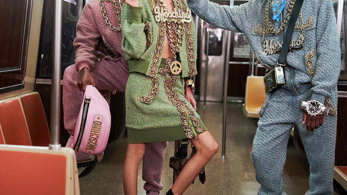 Moschino toma el metro de Nueva York y desata la locura con su desfile 