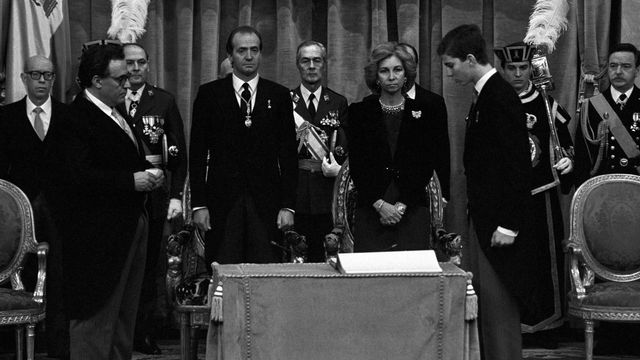Felipe VI, entonces Príncipe de Asturias, durante la jura de la Constitución el día que cumplía la mayoría de edad. (EFE/Manuel P. Barriopedro)