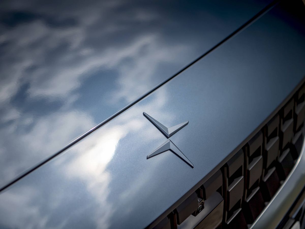 Foto: Para Citroën, el emblema de Polestar se parece demasiado a su doble chevrón. (Polestar)