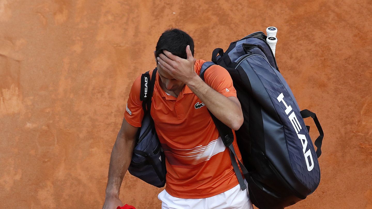 Novak Djokovic se lamenta tras la derrota. (EFE/Sebastien Nogier)