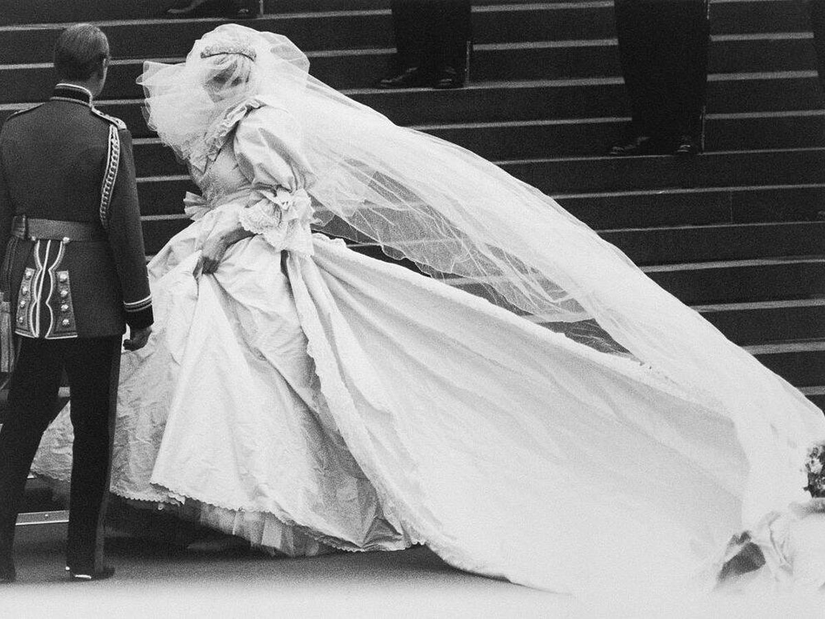 fusión insuficiente Predicar Diana de Gales hizo historia con su vestido de novia y te explicamos por qué