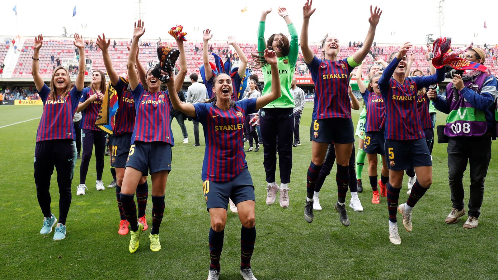 Foto: Las jugadoras del Barcelona celebran su clasificación para la final de la Champions. (Reuters)