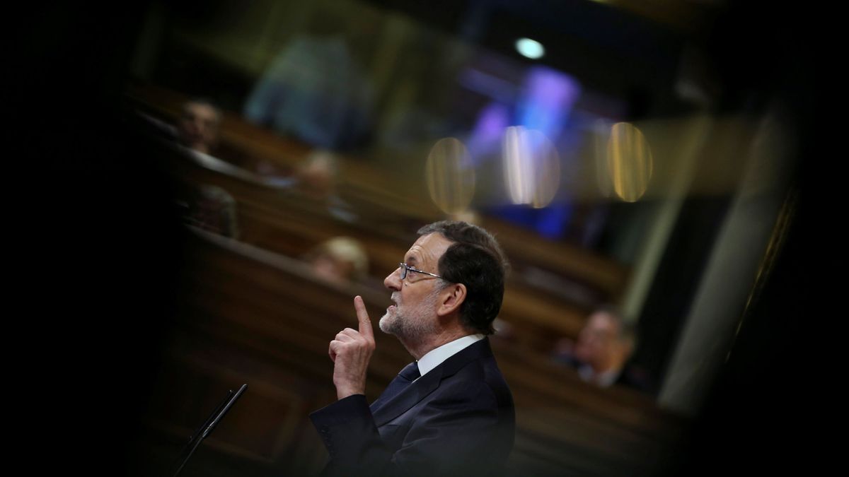 Rajoy tienta al PNV para los Presupuestos tras perder la primera votación 180-170