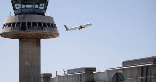 Foto: Un avión de Vueling despega de la Terminal 1 del aeropuerto de El Prat. (EFE)