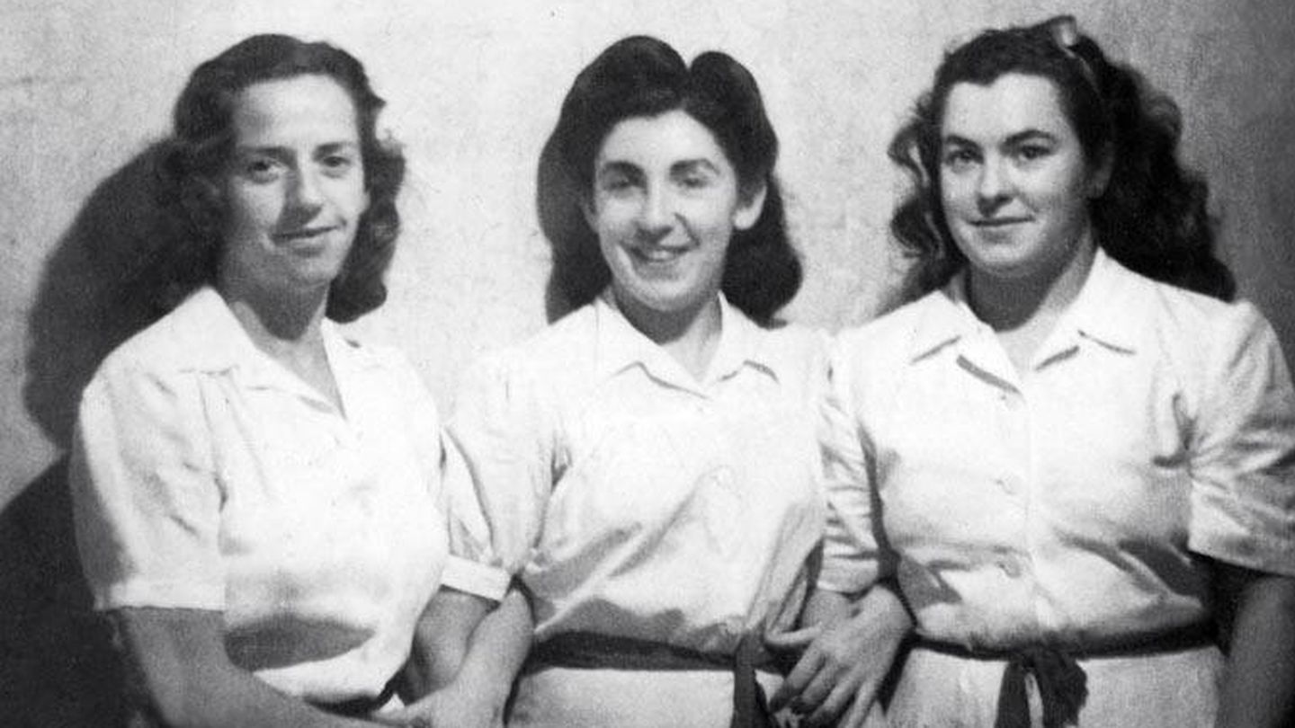 Tres raquetistas posan alegres en 1941. (Cedida)